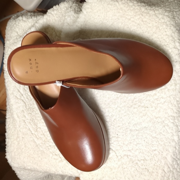 A New Day Women's Clogs - Picture 5 of 9